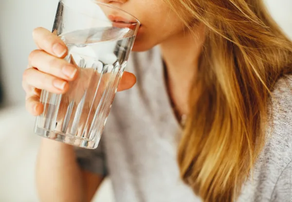 Mag je onthard water drinken? Is het wel gezond?