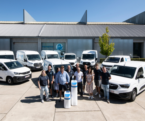 Aquagroup team met camionettes